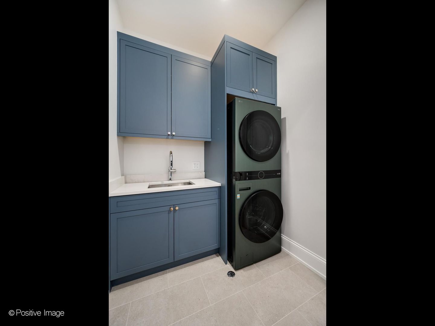 855 West Lill Avenue Chicago IL 60614