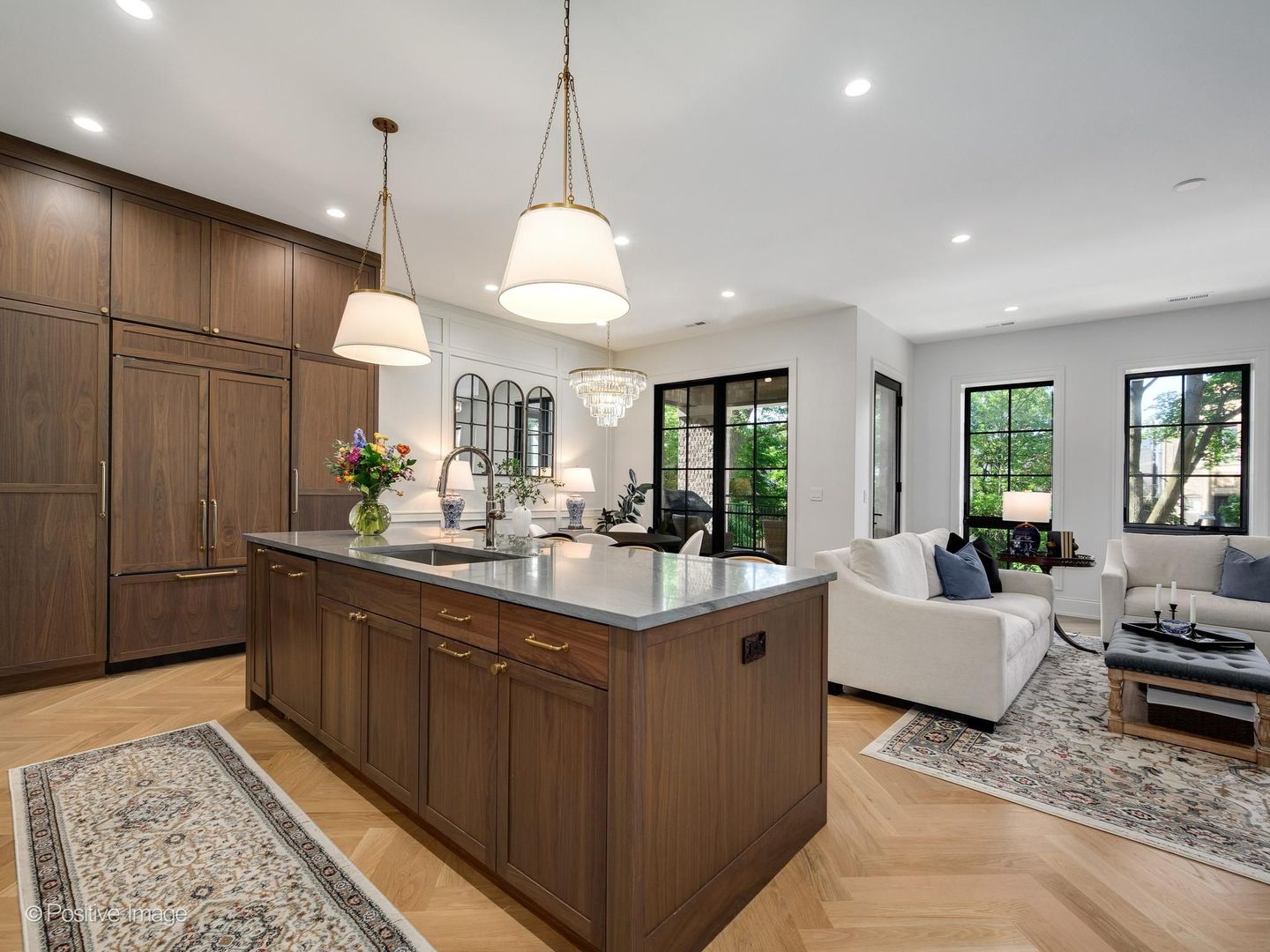 855 West Lill Avenue Chicago IL 60614