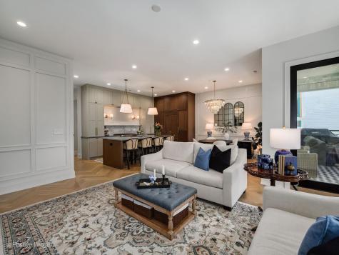 855 West Lill Avenue Chicago IL 60614