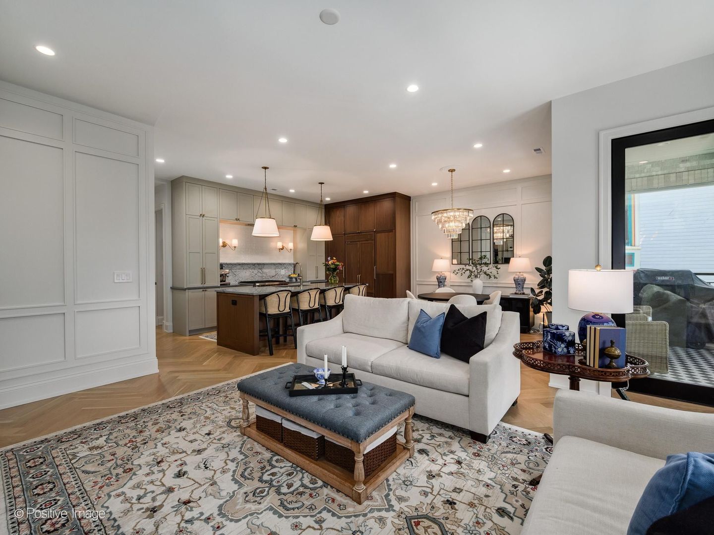 855 West Lill Avenue Chicago IL 60614
