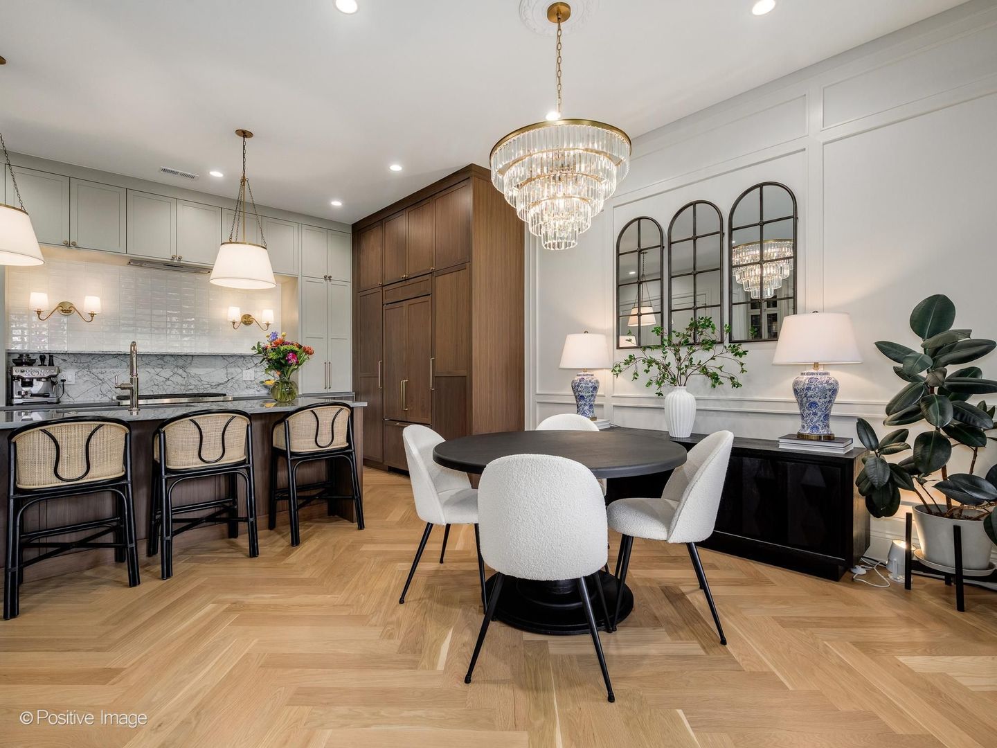 855 West Lill Avenue Chicago IL 60614