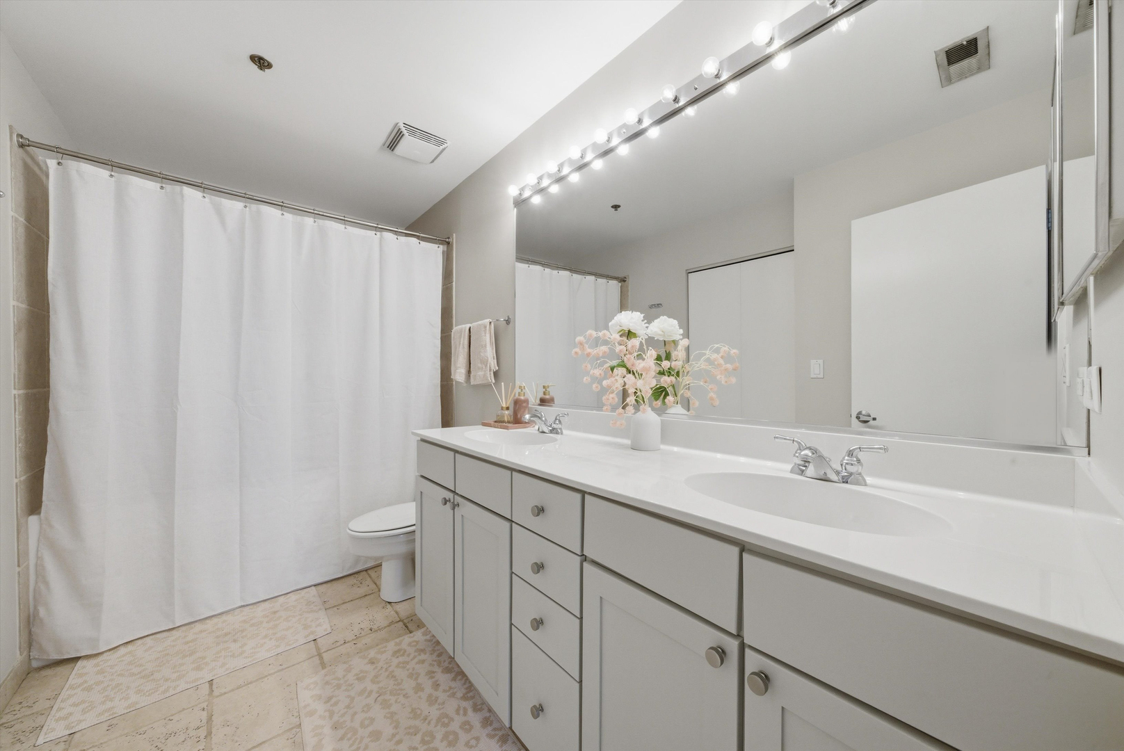 758 North Larrabee Street Chicago IL 60654