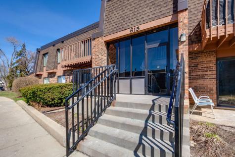 615 Tralee Court Schaumburg IL 60193