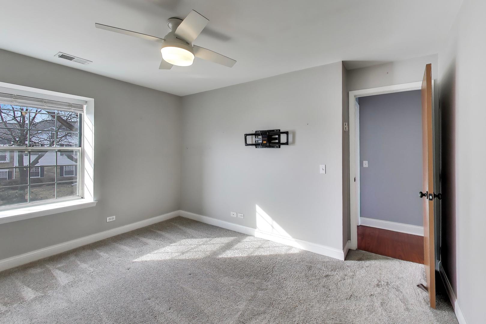 10 Waterbury Lane Schaumburg IL 60193