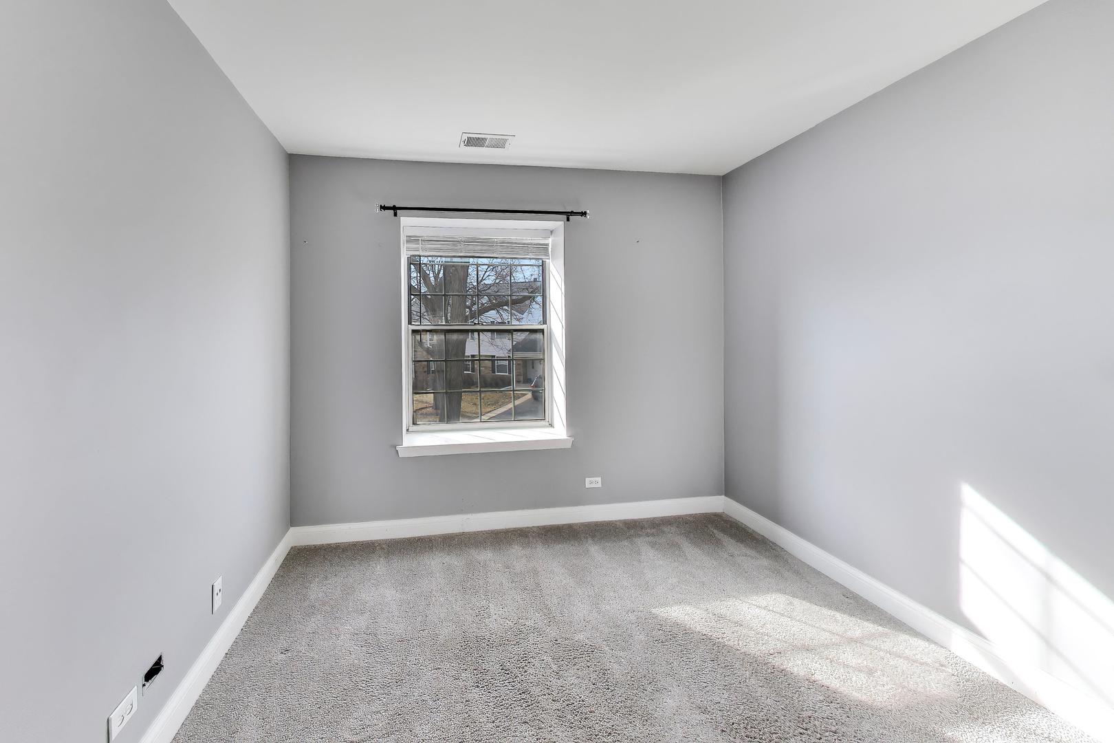 10 Waterbury Lane Schaumburg IL 60193