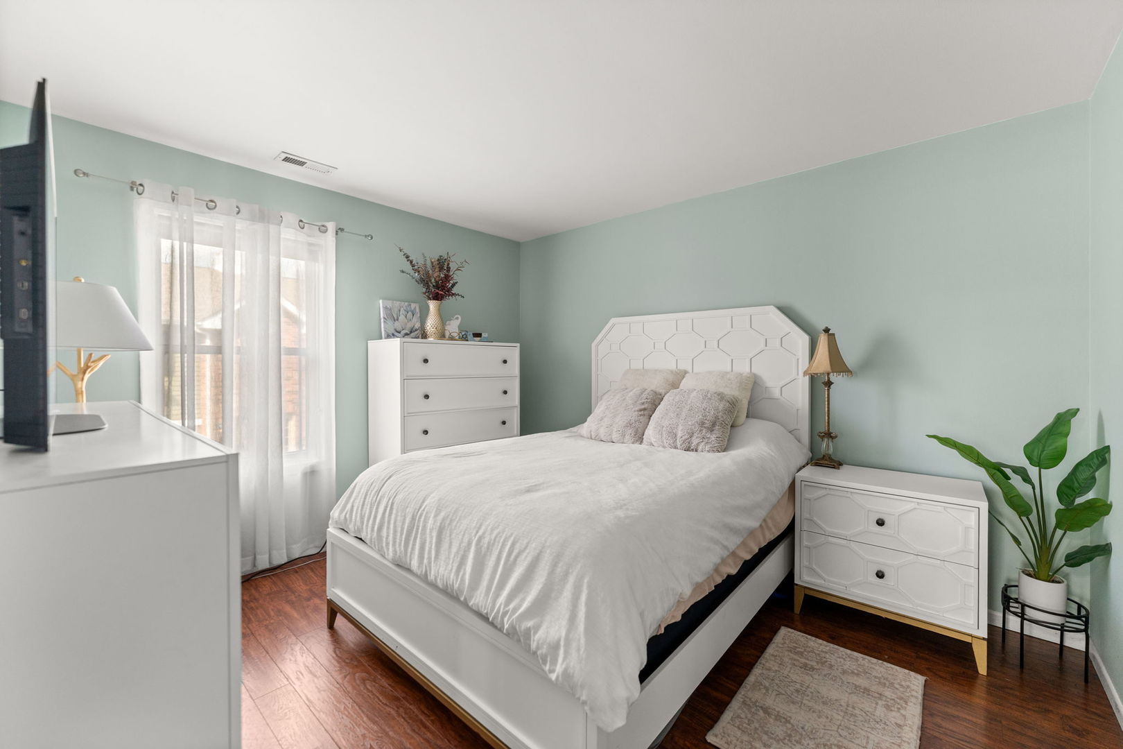1332 Mcdowell Road Naperville IL 60563