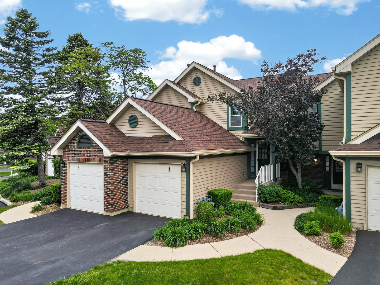 943 Ridgefield Lane Wheeling IL 60090