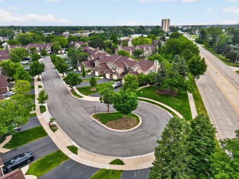 943 Ridgefield Lane Wheeling IL 60090