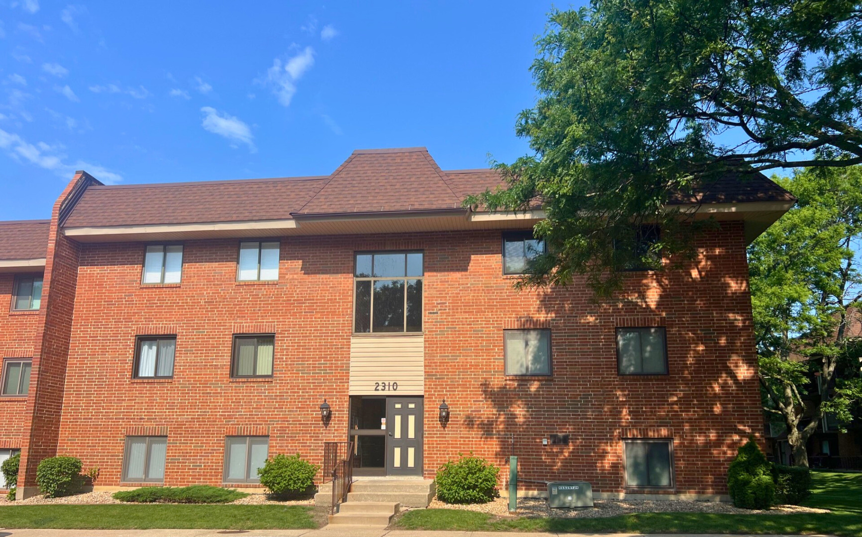2310 Woodbridge Way Lombard IL 60148