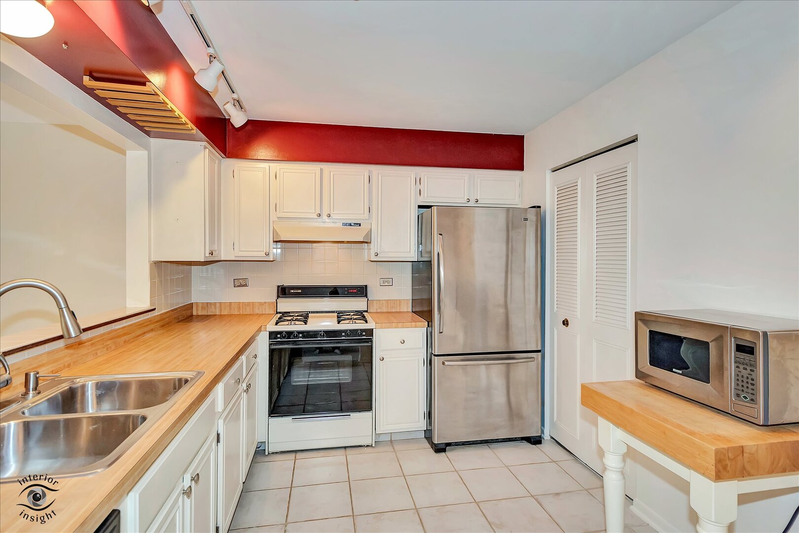 1327 Cass Lane E Westmont IL 60559