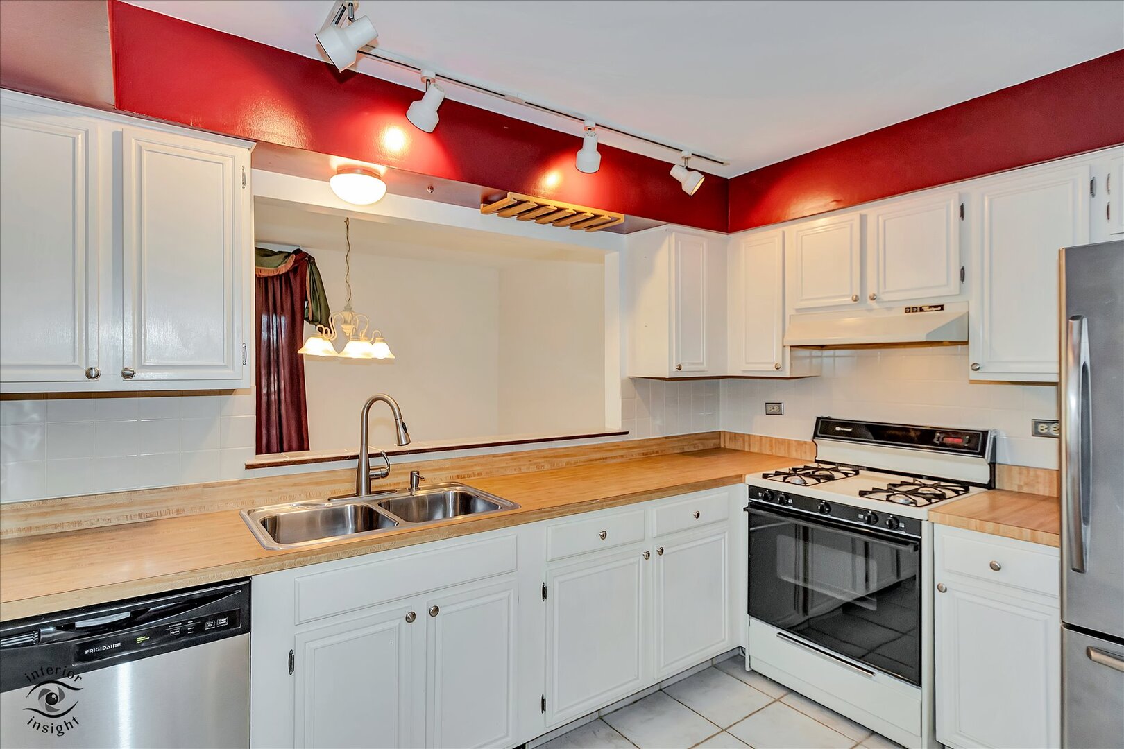 1327 Cass Lane E Westmont IL 60559