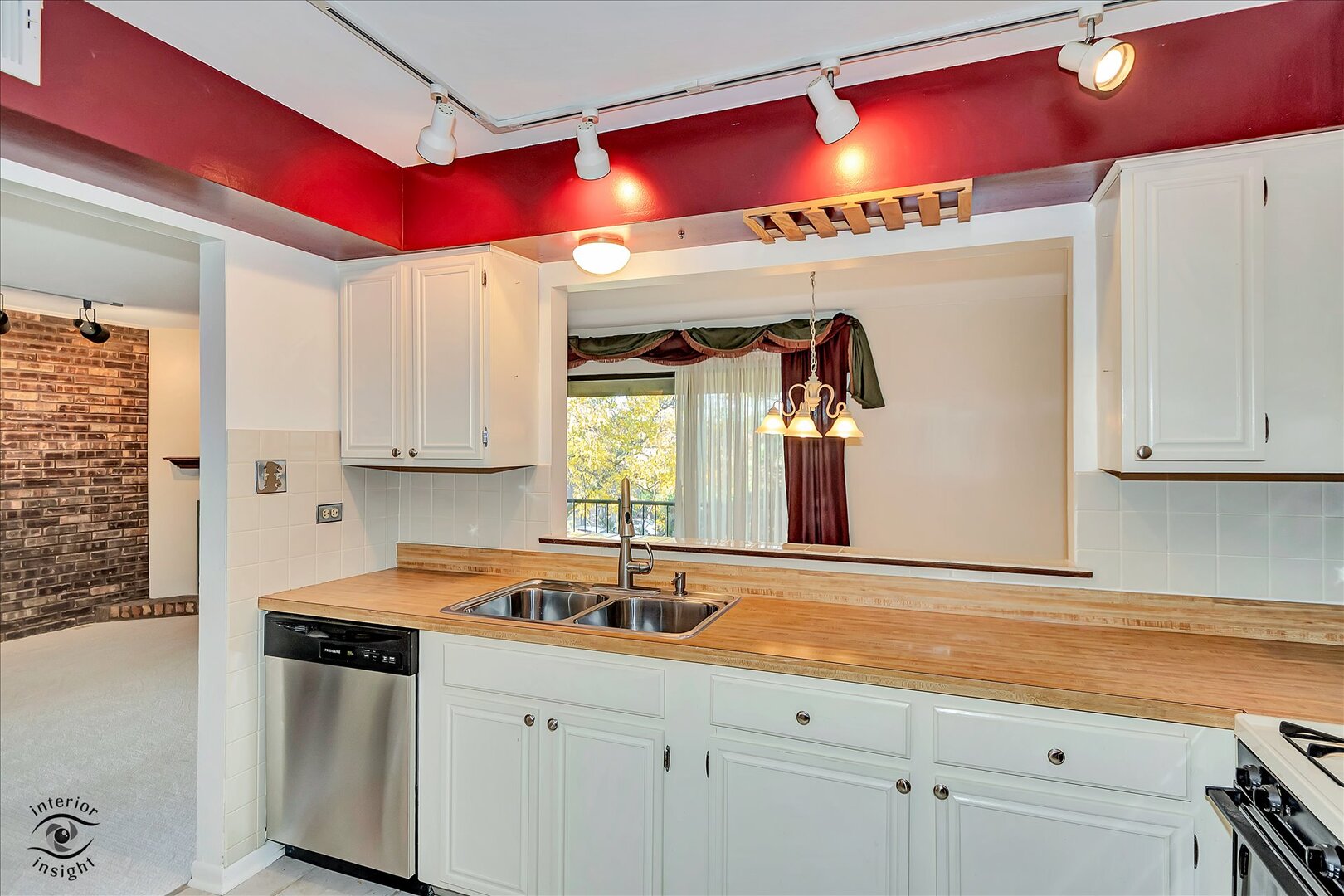 1327 Cass Lane E Westmont IL 60559