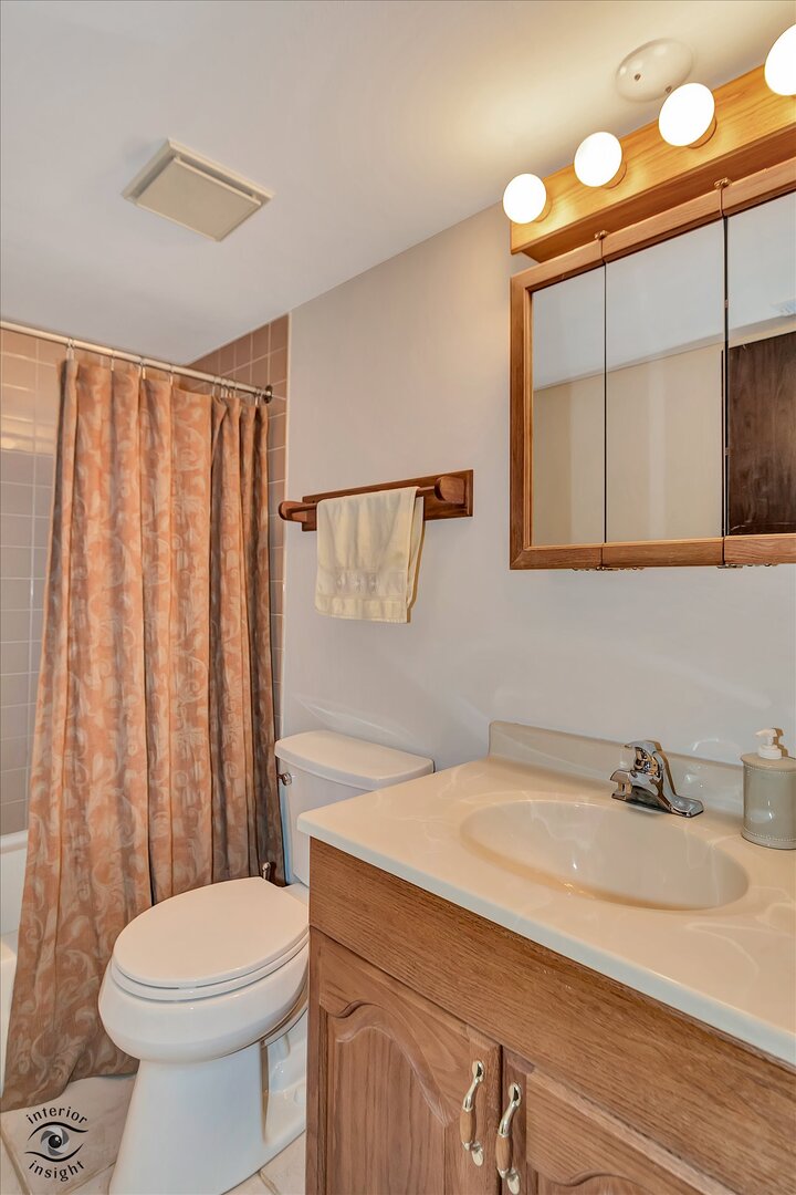 1327 Cass Lane E Westmont IL 60559