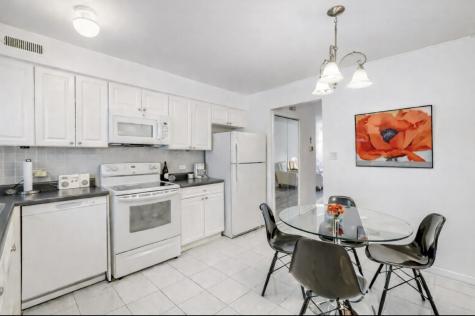 9387 Bay Colony Drive Des Plaines IL 60016