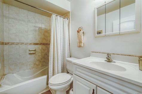 9387 Bay Colony Drive Des Plaines IL 60016