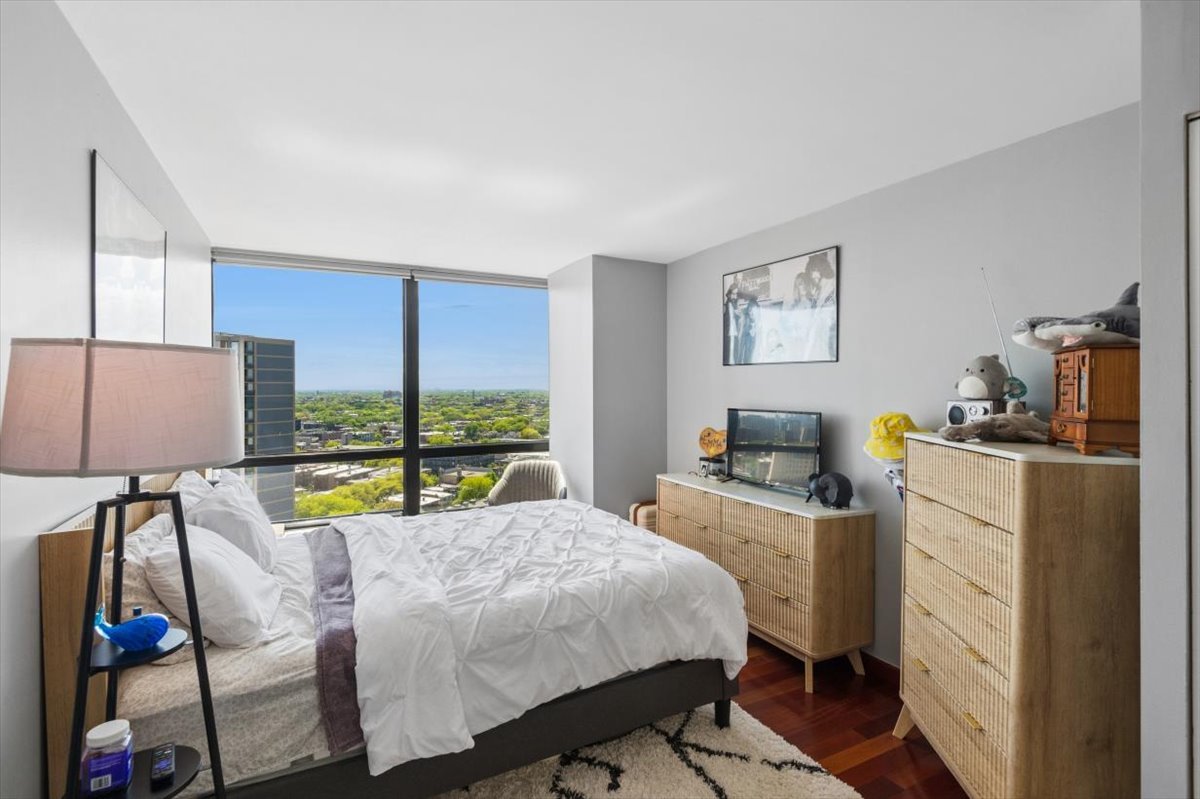 5415 North Sheridan Road Chicago IL 60640