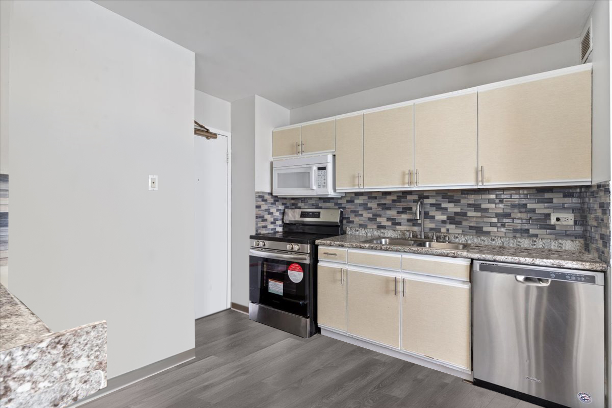 6171 North Sheridan Road Chicago IL 60660