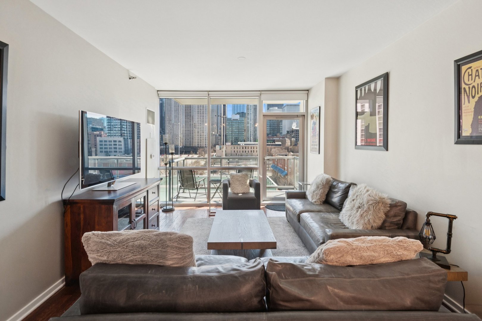 123 South Green Street Chicago IL 60607