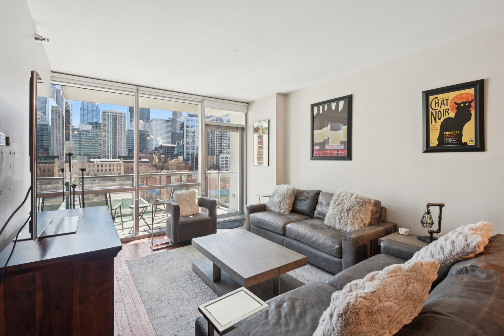 123 South Green Street Chicago IL 60607