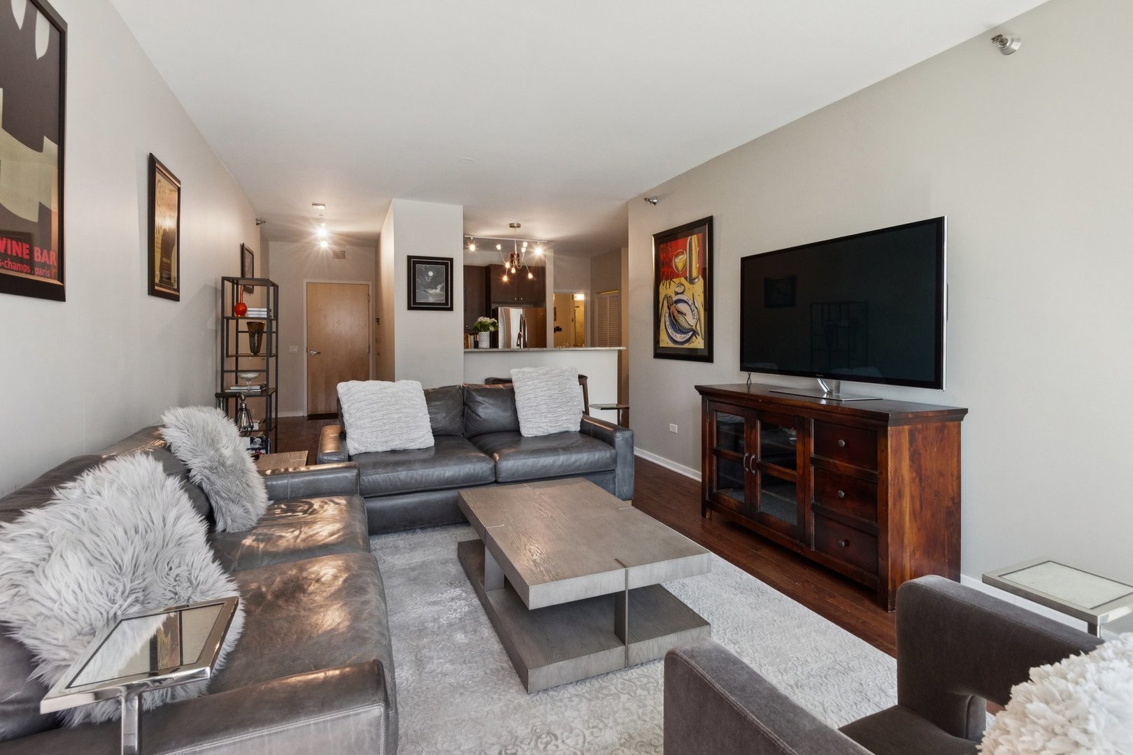 123 South Green Street Chicago IL 60607
