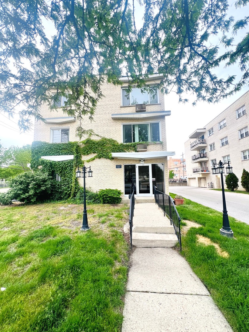 8152 Elmwood Avenue Skokie IL 60077