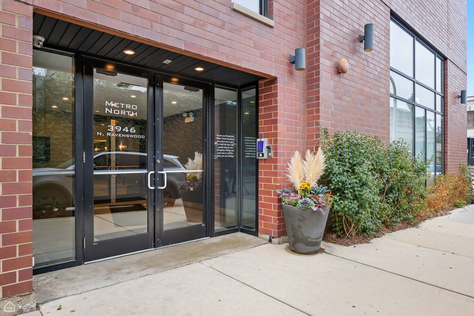 3946 North Ravenswood Avenue Chicago IL 60613