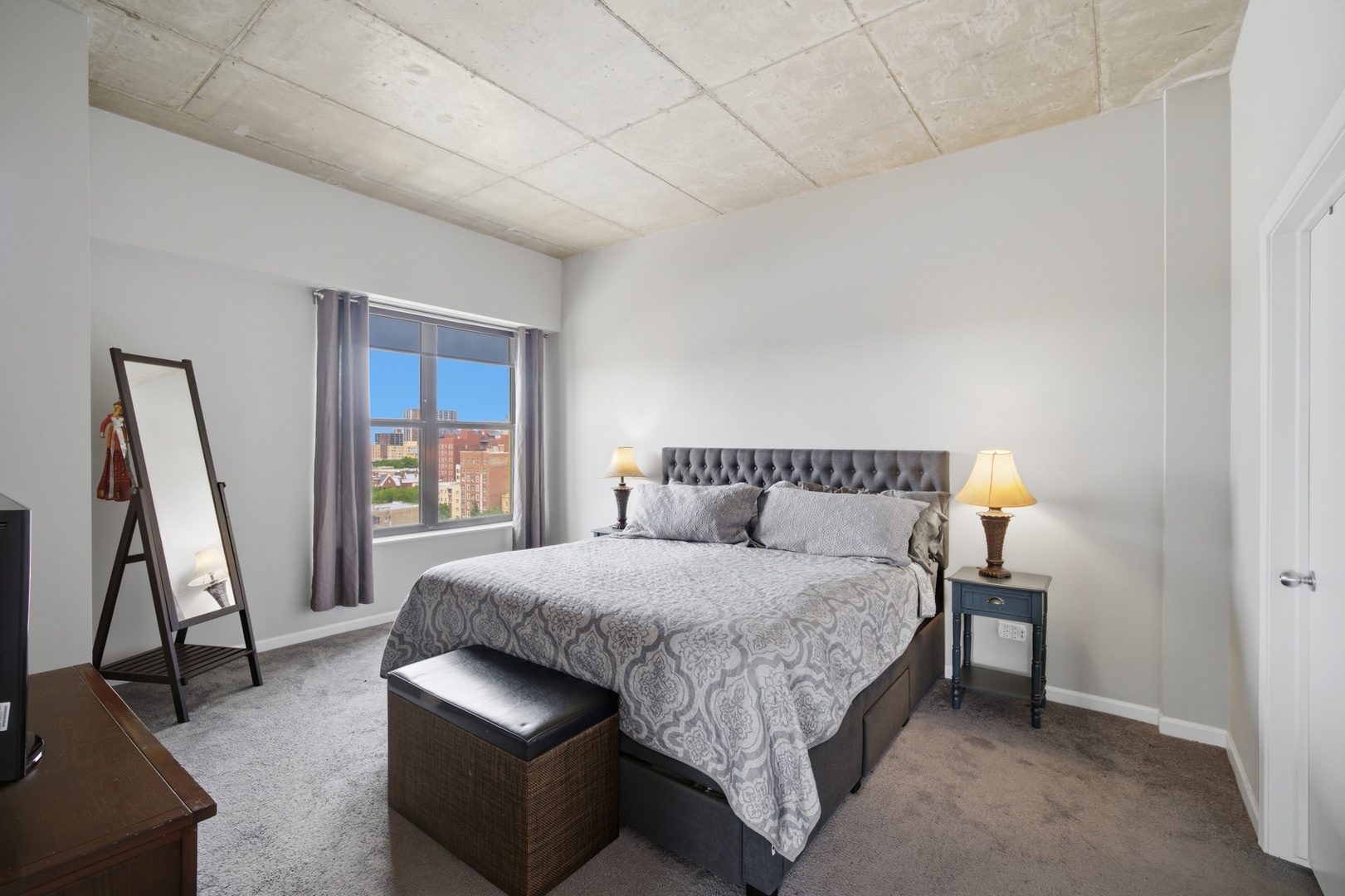1122 West Catalpa Avenue Chicago IL 60640