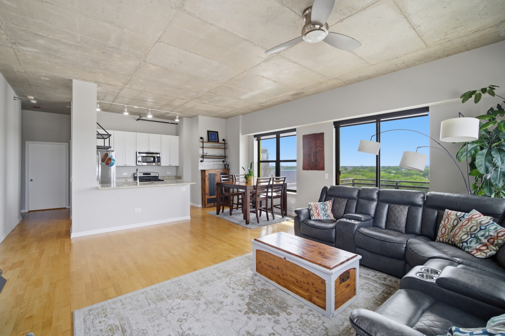 1122 West Catalpa Avenue Chicago IL 60640