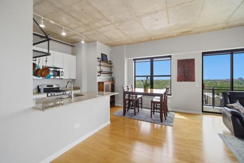1122 West Catalpa Avenue Chicago IL 60640