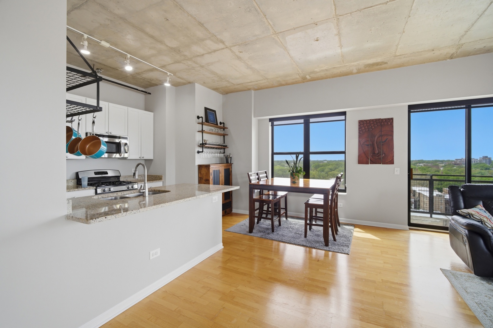 1122 West Catalpa Avenue Chicago IL 60640