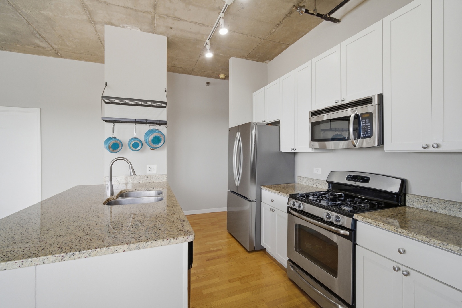 1122 West Catalpa Avenue Chicago IL 60640