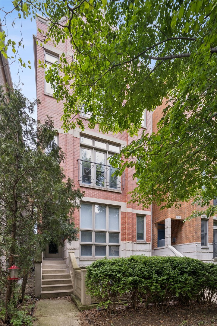 3728 North Kenmore Avenue Chicago IL 60613
