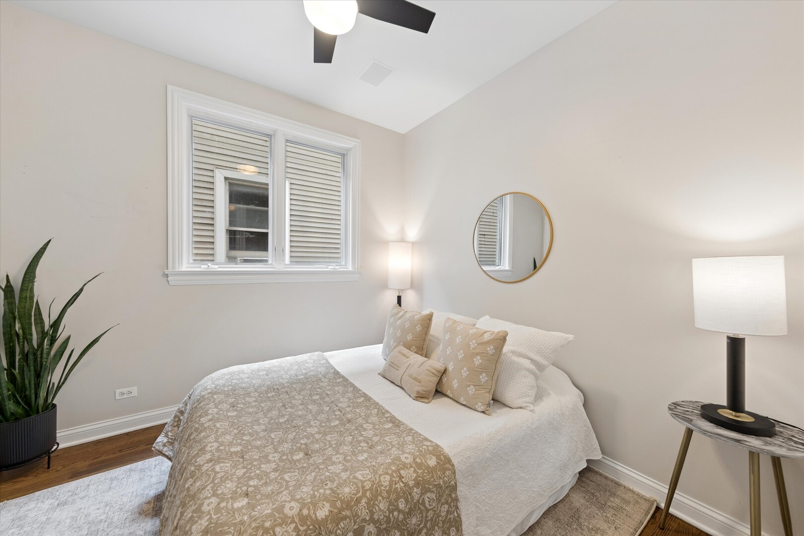 3728 North Kenmore Avenue Chicago IL 60613