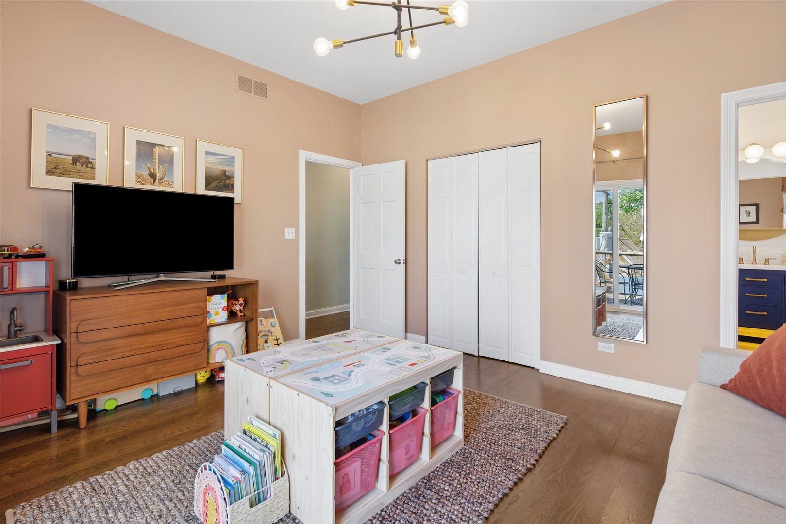2024 West Iowa Street Chicago IL 60622