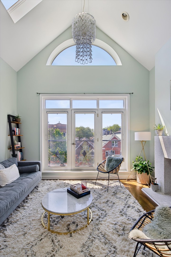 2024 West Iowa Street Chicago IL 60622