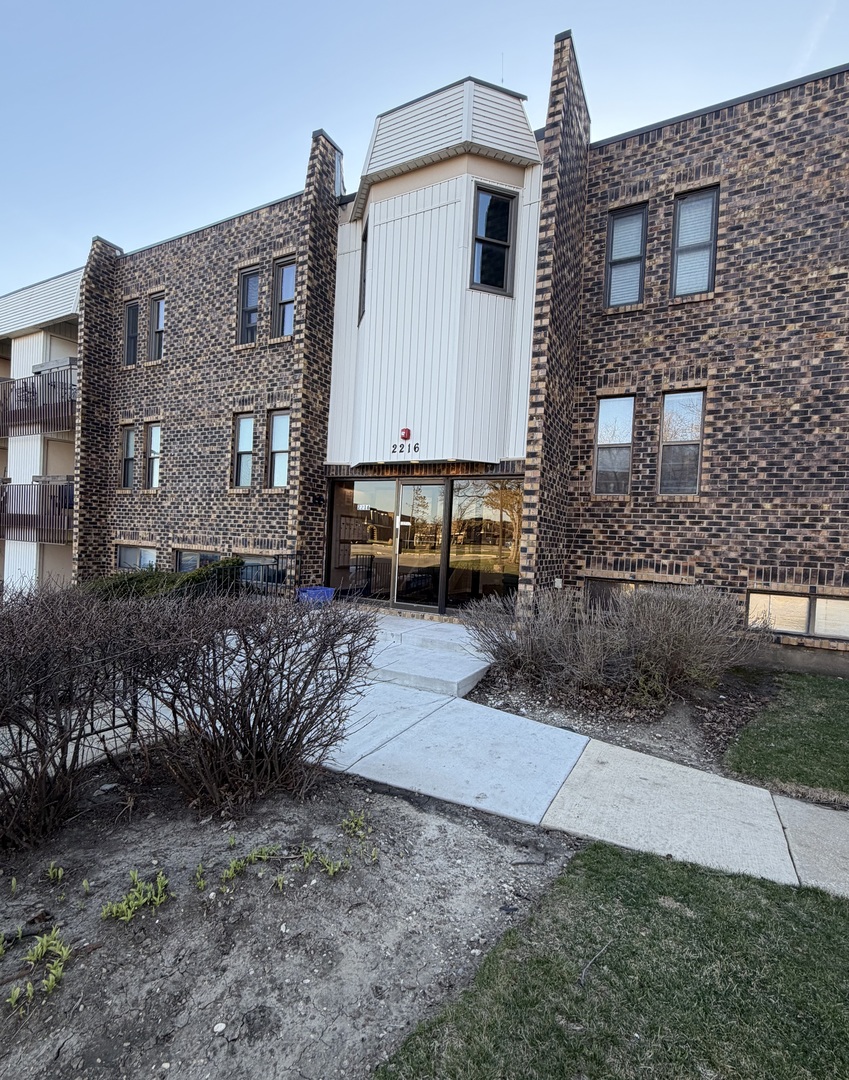 2216 Country Club Drive Woodridge IL 60517