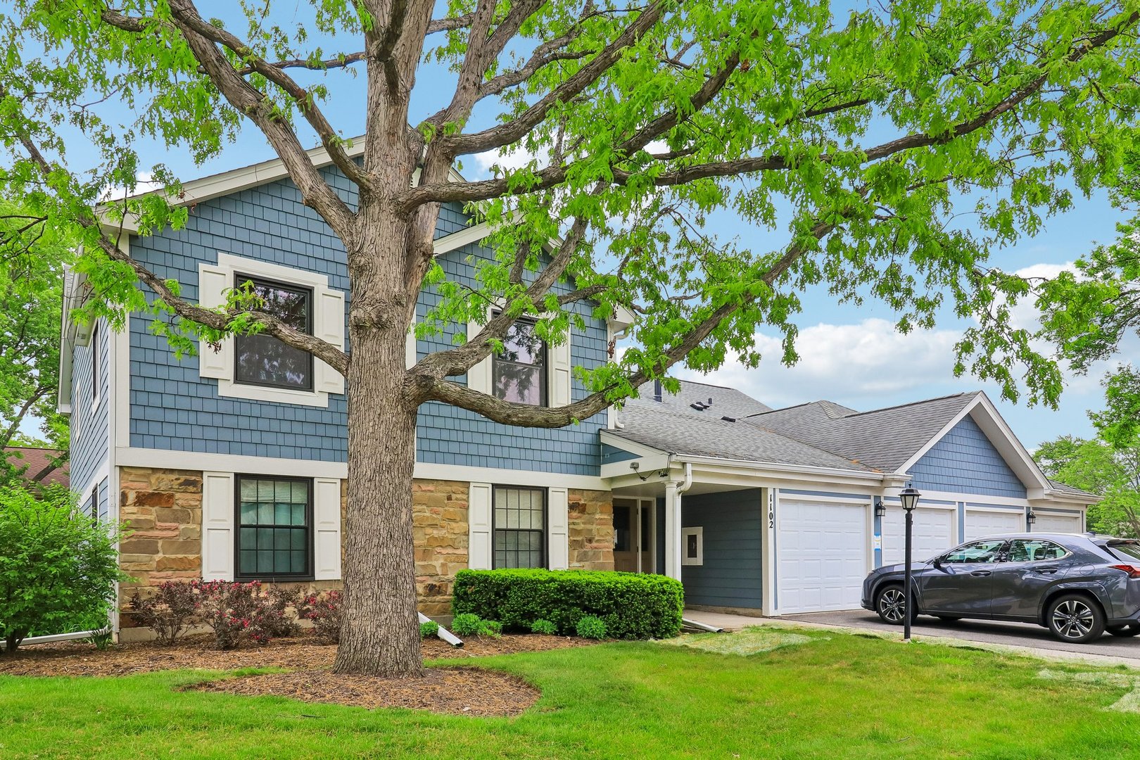 1102 Woodbury Lane Wheeling IL 60090