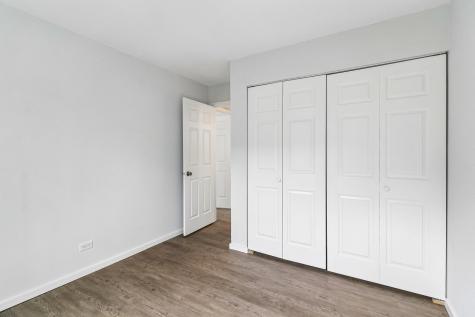 1102 Woodbury Lane Wheeling IL 60090