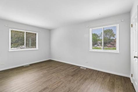 1102 Woodbury Lane Wheeling IL 60090
