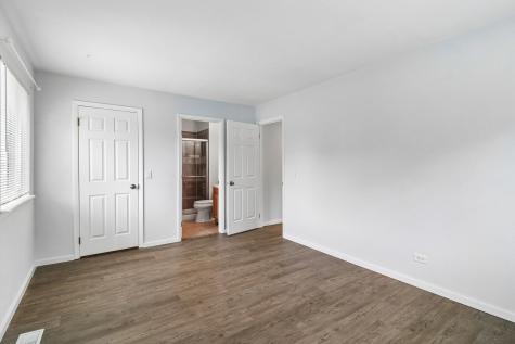 1102 Woodbury Lane Wheeling IL 60090