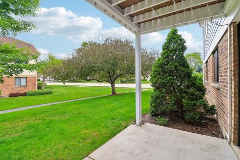 1102 Woodbury Lane Wheeling IL 60090