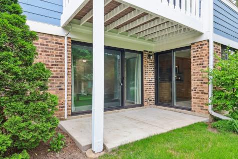 1102 Woodbury Lane Wheeling IL 60090