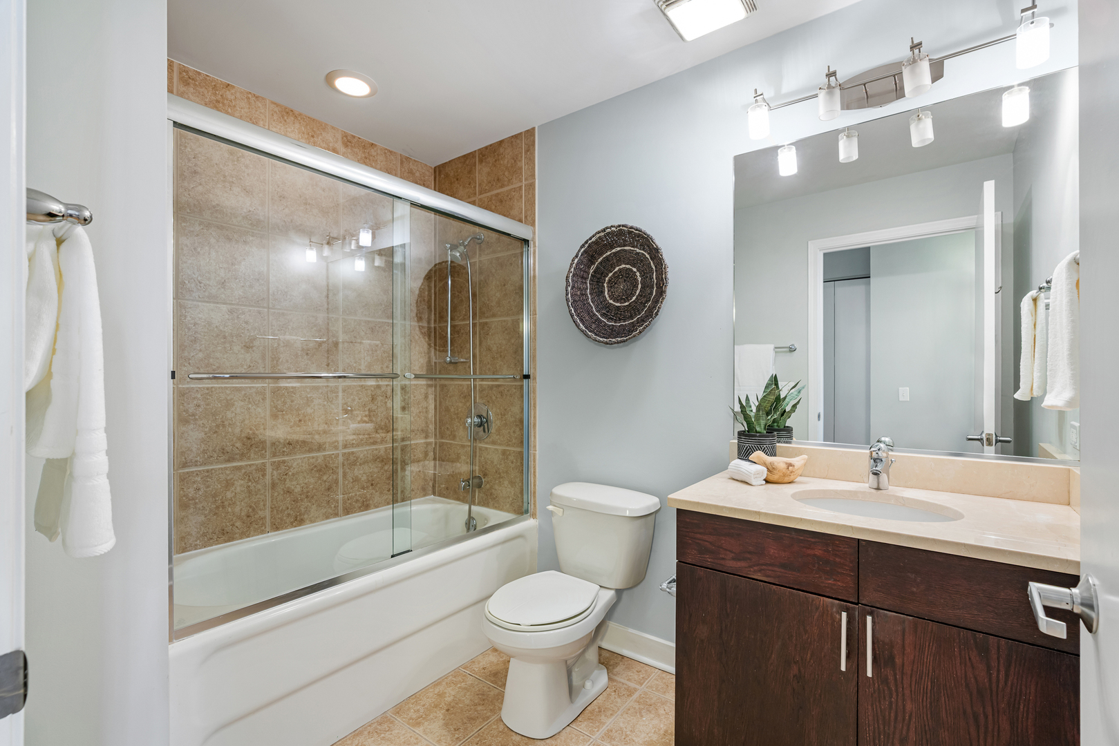 320 East 21st Street Chicago IL 60616