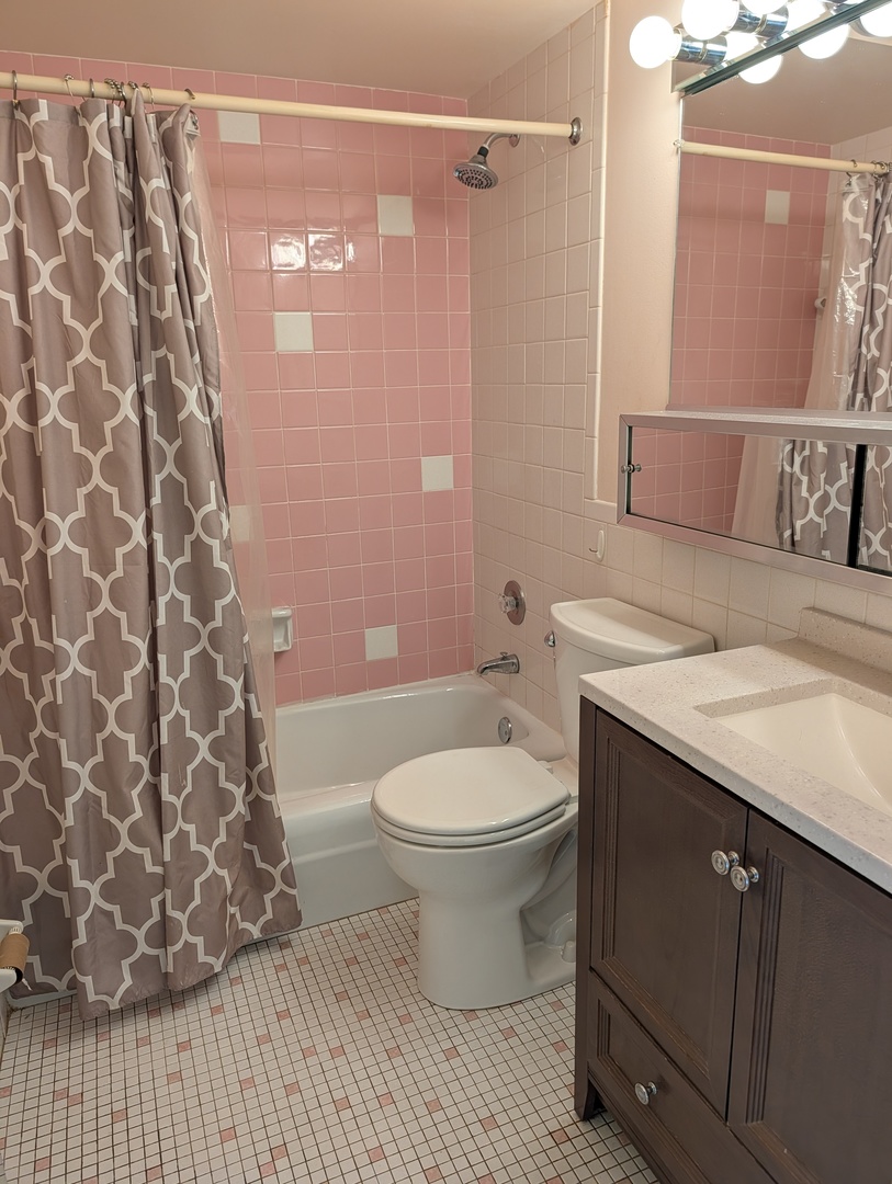 8444 West Wilson Avenue Chicago IL 60656