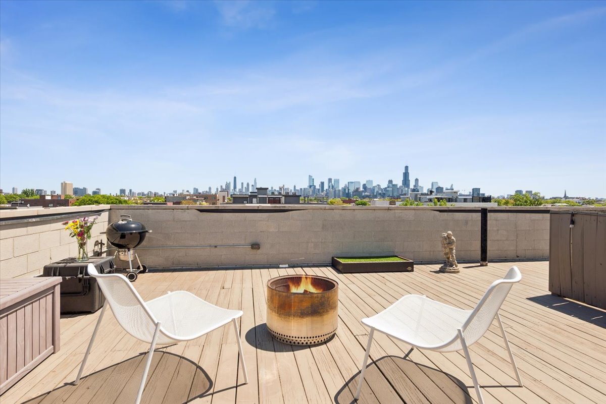 2242 West Chicago Avenue Chicago IL 60622