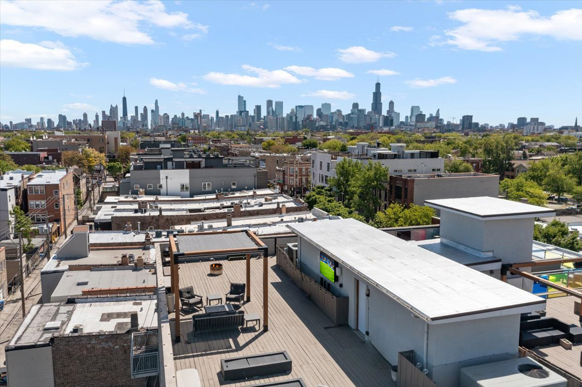 2242 West Chicago Avenue Chicago IL 60622