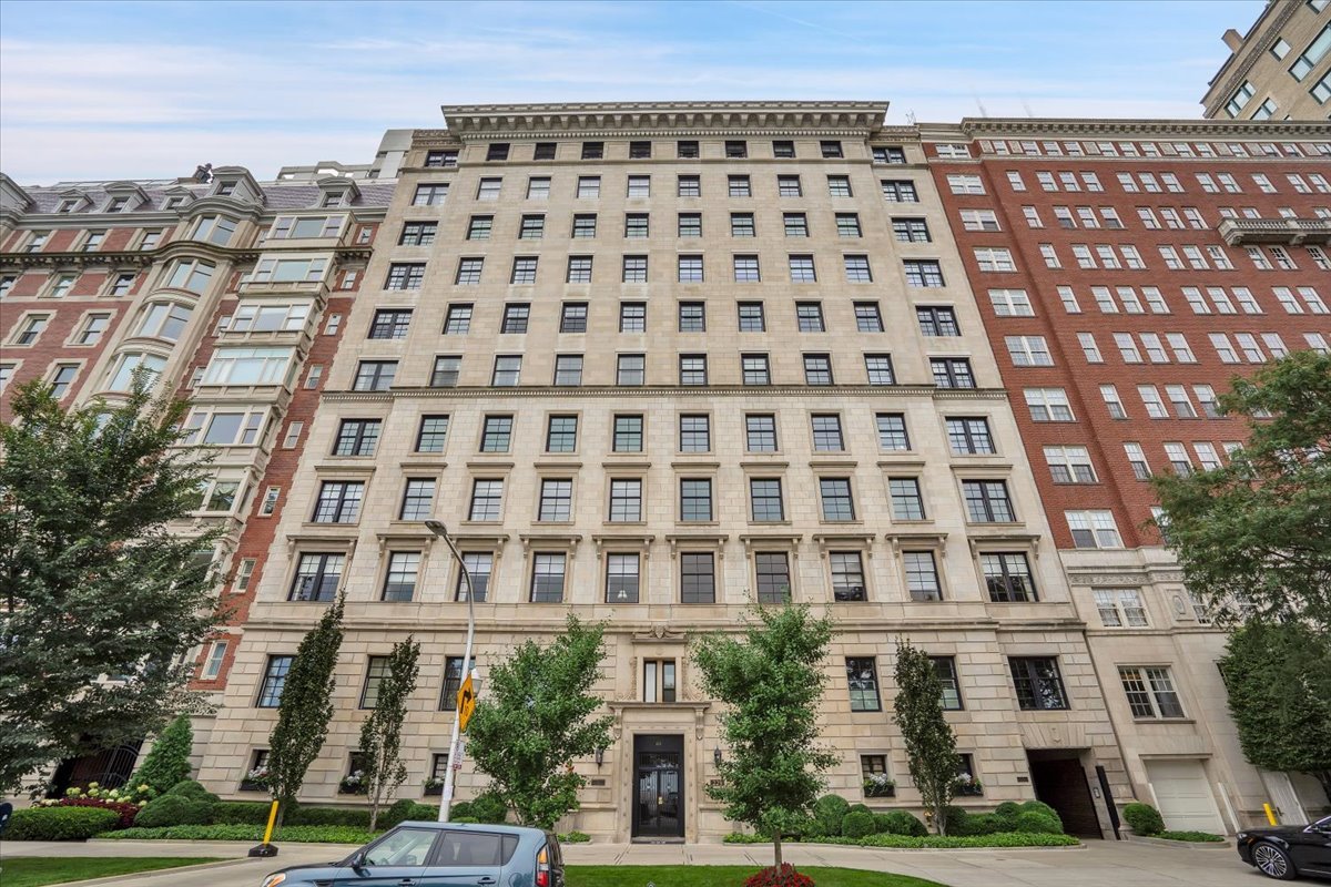 229 East Lake Shore Drive Chicago IL 60611
