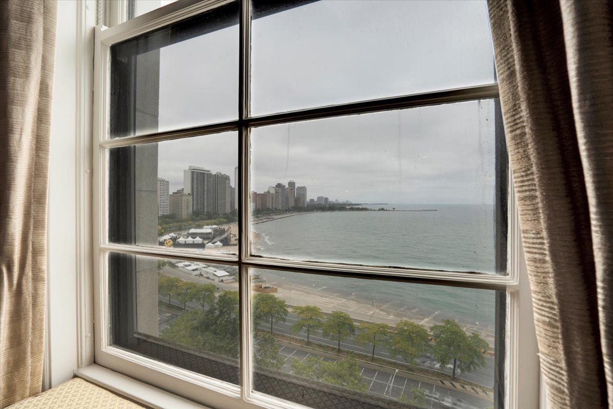 229 East Lake Shore Drive Chicago IL 60611