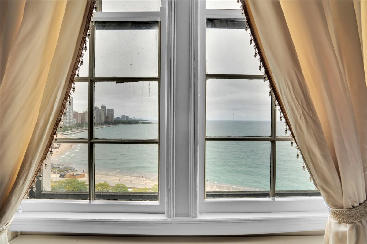 229 East Lake Shore Drive Chicago IL 60611