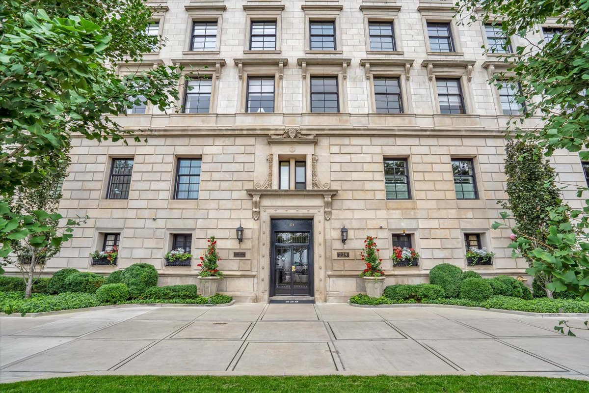 229 East Lake Shore Drive Chicago IL 60611